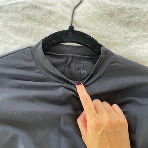 Alo cut out back long sleeve cropped top size XS